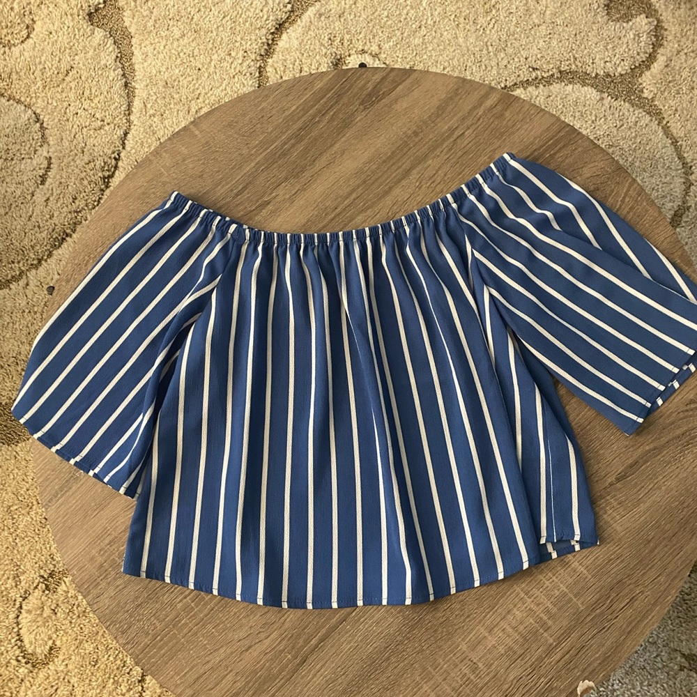 Women’s Off the Shoulder Blue and White Striped Shirt in Size Small